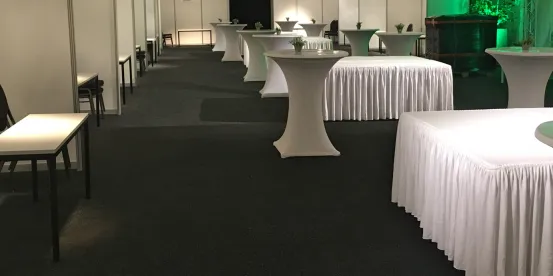 Teppichfliesen  1x1m schwarz