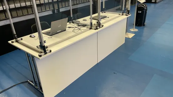 Konferenztisch rechteckig 1,2x 0,8 m mit Blende