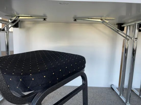 Konferenztisch rechteckig 1,2x 0,8 m mit Blende