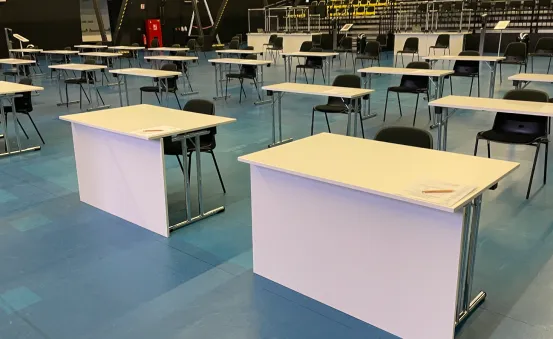 Konferenztisch rechteckig 1,2x 0,8 m mit Blende